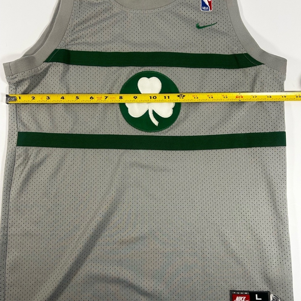 Nike Youth Large 14-16 Grey Boston Celtics Walker 8‎ Perforated NBA Jersey - Picture 2 of 9